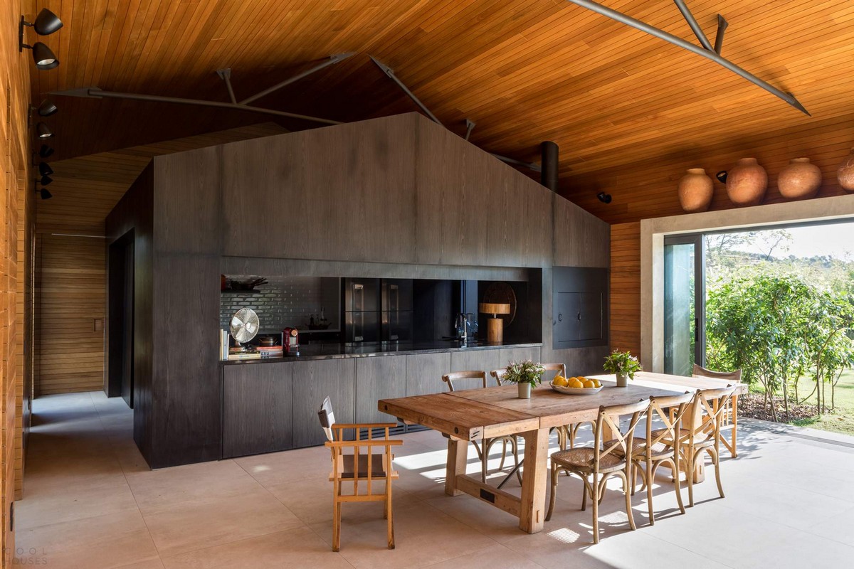 Семейный дом для отдыха на конном ранчо в Бразилии отдыха, между, дерева, полностью, Jordão, гостиную, связь, также, создавая, спроектировано, дизайн, форме, объема, гостиной, пространство, тропический, дизайна, столовой, Кроме, который