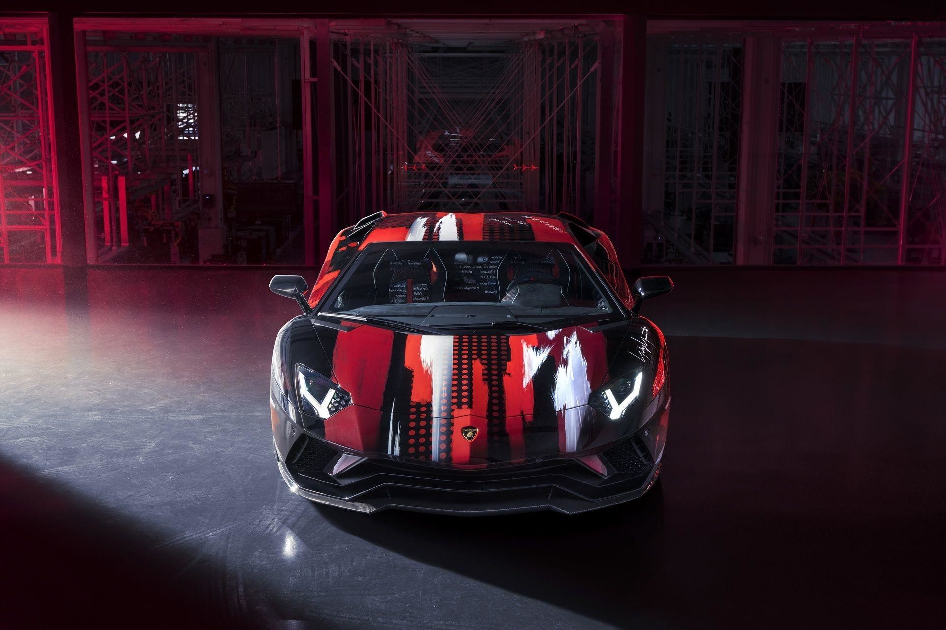 Модельер превратил Lamborghini Aventador S в арт-объект