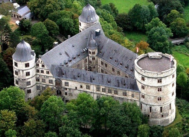 Замок из известной компьютерной игры Wolfenstein