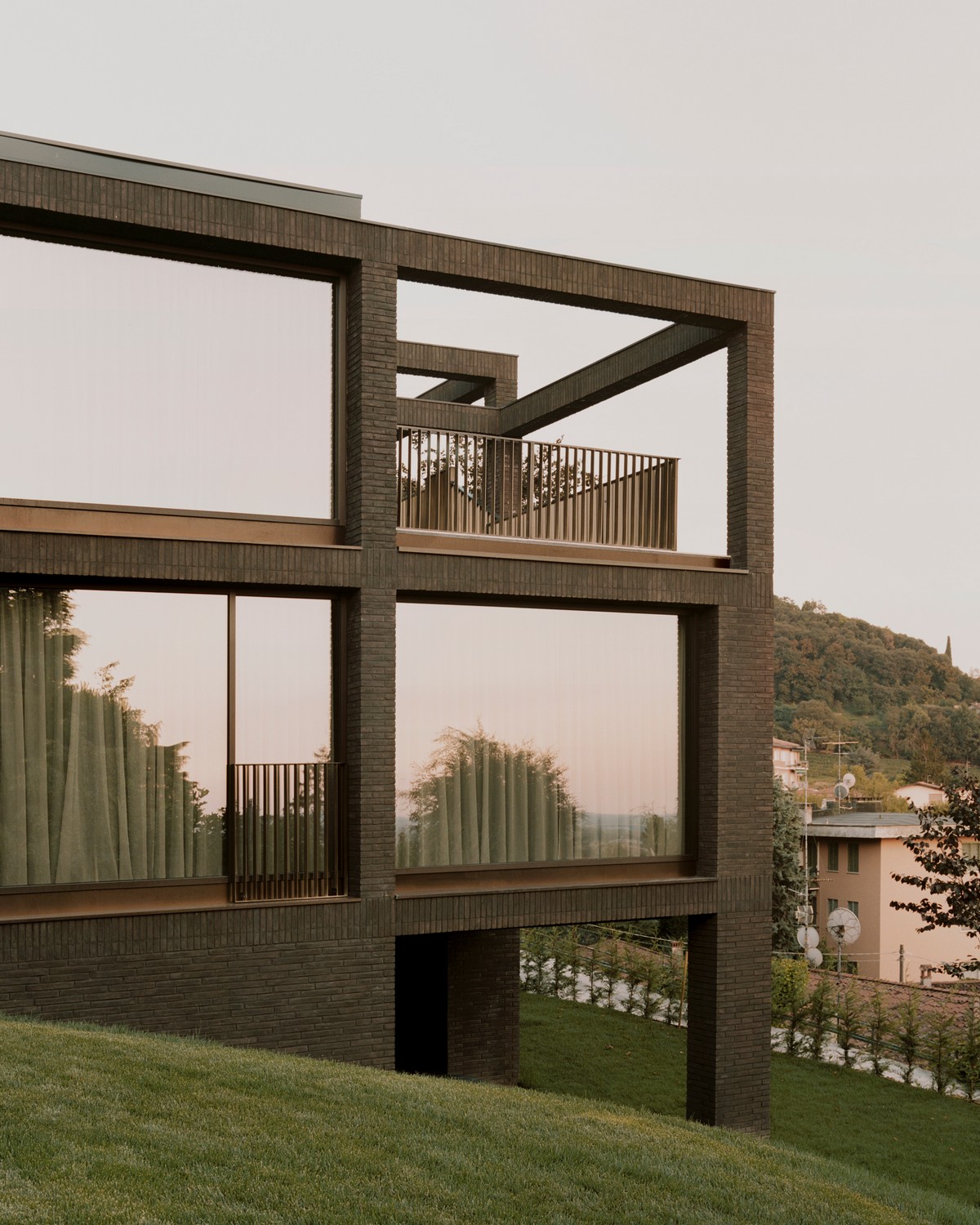 Кубический современный дом в Италии Картинки и фото