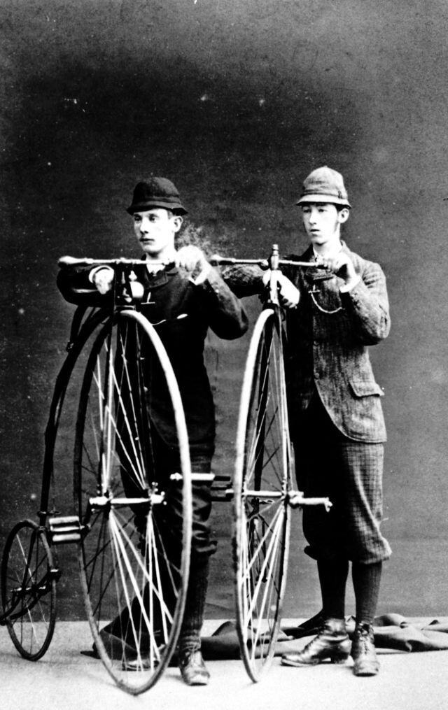 Велосипед Пенни-фартинг или высокое колесо на снимках