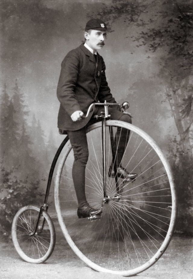 Велосипед Пенни-фартинг или высокое колесо на снимках