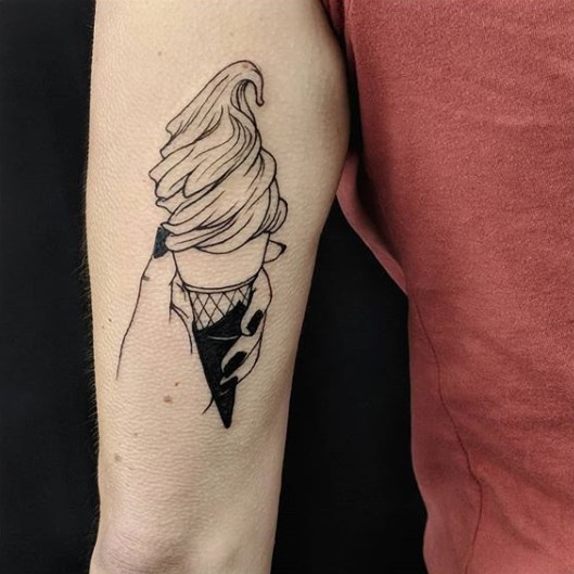 Немного ярких татуировок, посвященных мороженому