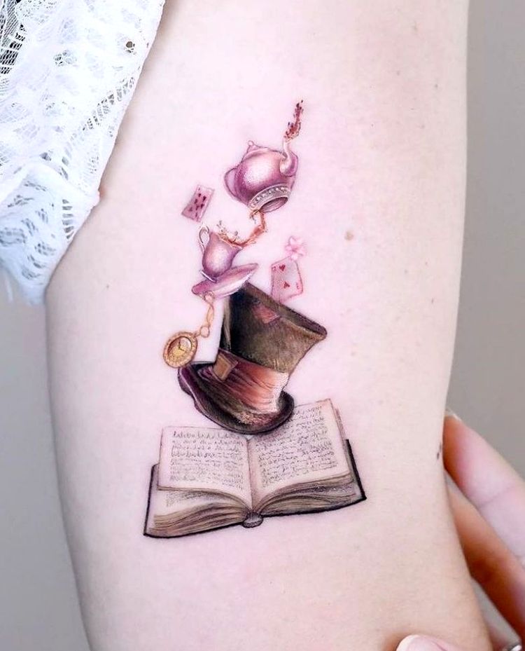 Волшебные татуировки на тему колдовства и магии