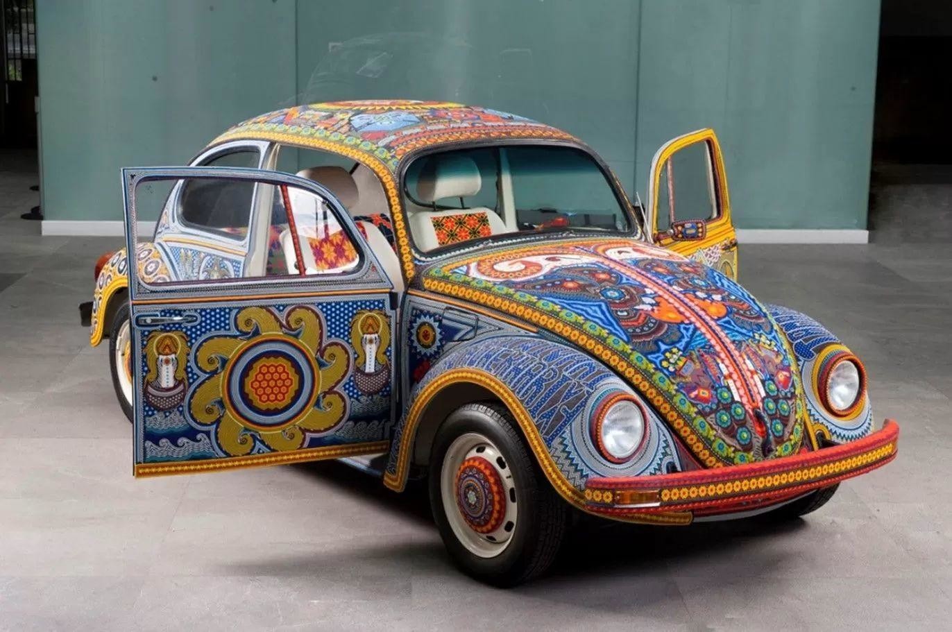 Уникальный VW Beetle Vochol, украшенный двумя миллионами стеклянных бусин