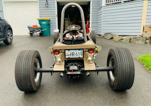 Мужчина с Аляски построил очень необычное транспортное средство