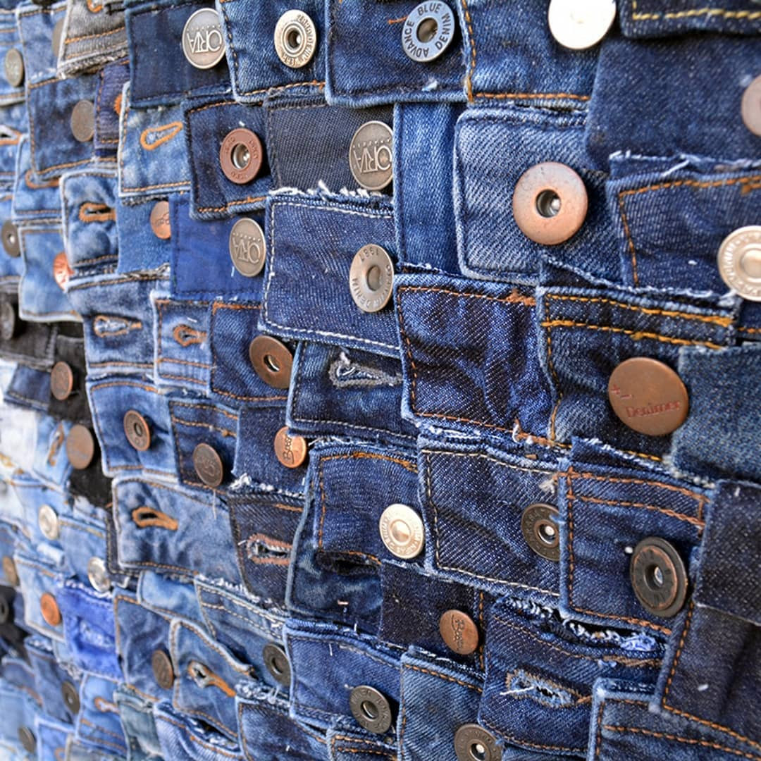 Удивительные детализированные портреты из кусочков джинсовой ткани