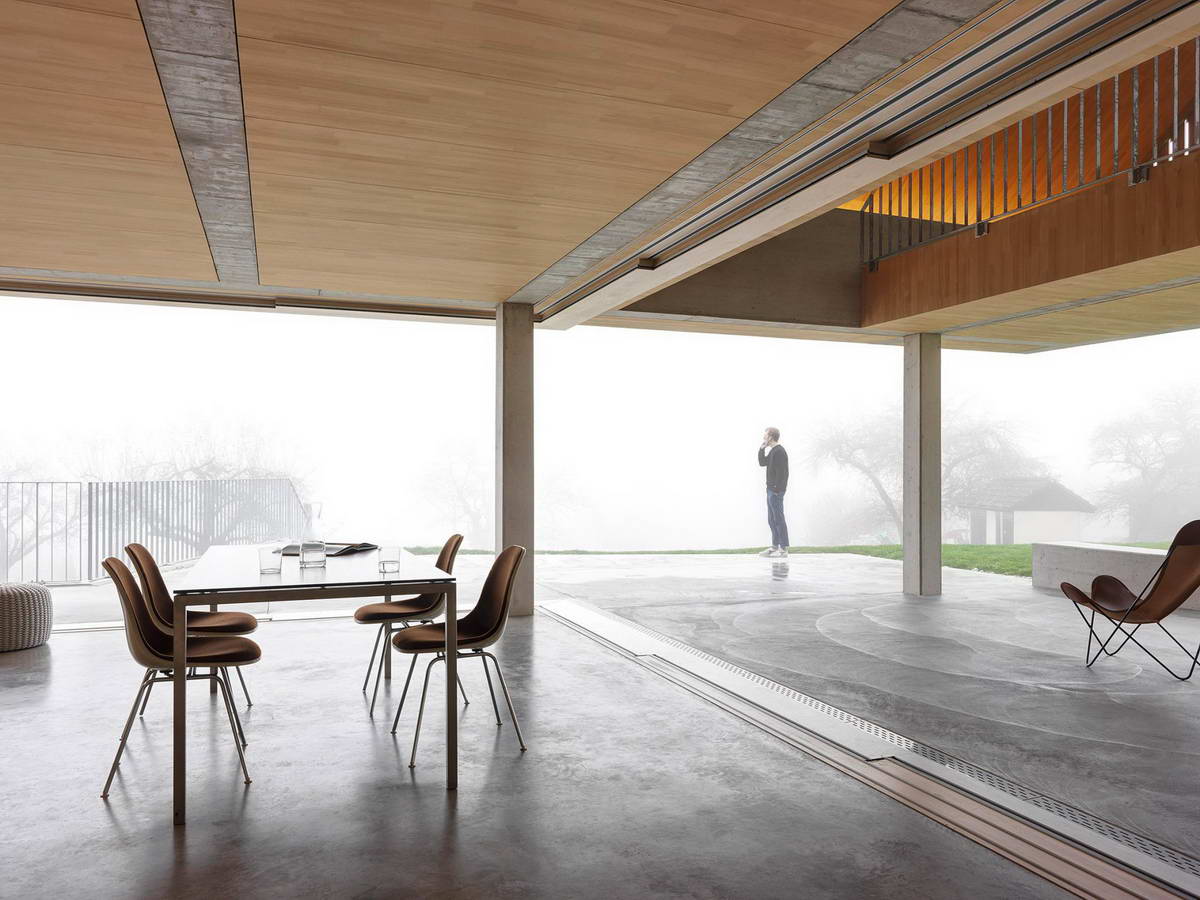 Дом из бетона и дерева в Швейцарии