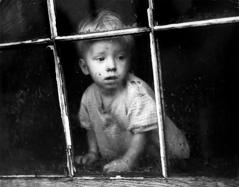 Американский фотограф собрал коллекцию детских кошмаров