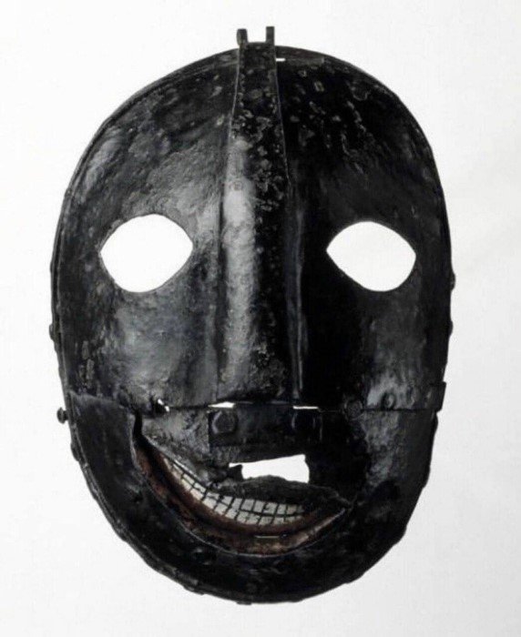 Страшные маски из прошлого, от которых пробирает дрожь