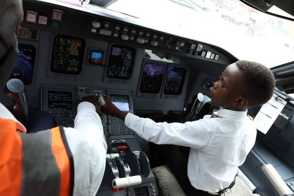 Семилетний мальчик-пилот из Уганды