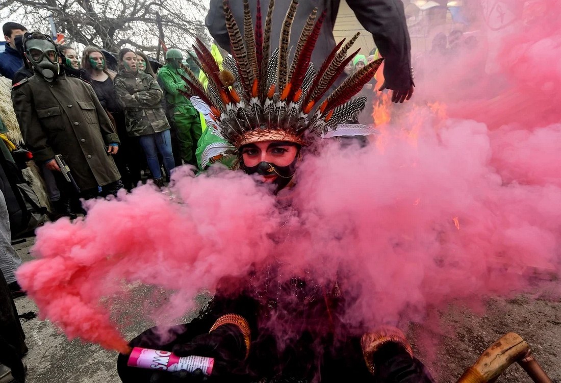 Ежегодный жуткий карнавал в деревне Вевчани