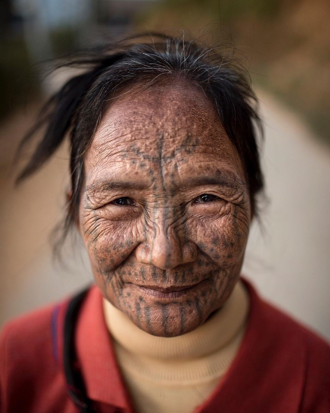 Последние женщины племен с татуированными лицами из Мьянмы