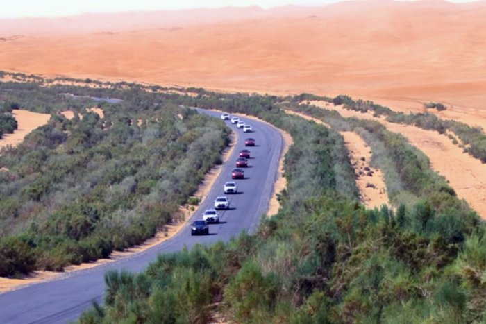 Зачем китайцы построили самое длинное шоссе посреди безлюдной пустыни?