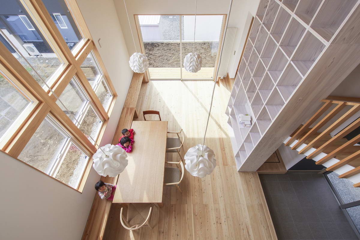 Двухэтажный дом из дерева в Японии