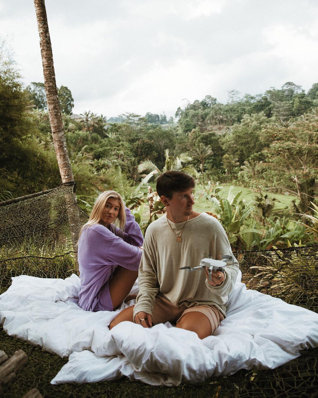 Пара публикует замечательные фотографии из путешествий в Instagram