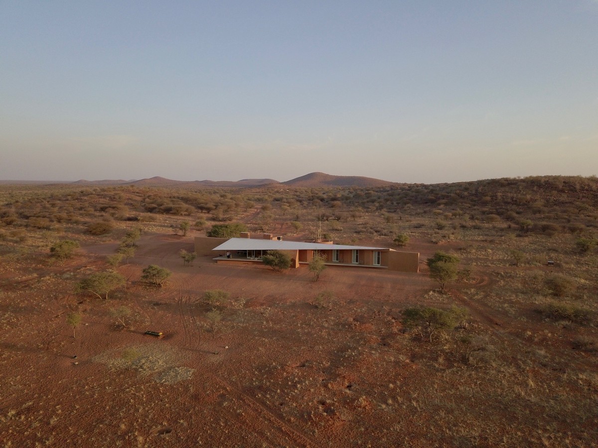 Красный охотничий дом в Намибии