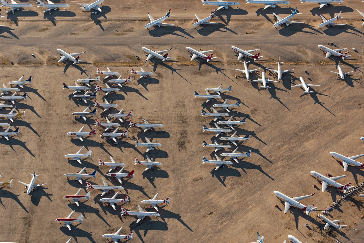 Тысячи самолетов стоят без дела в США