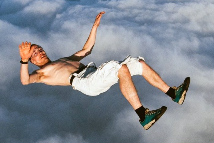 Можно ли выжить при падении из самолета без парашюта?
