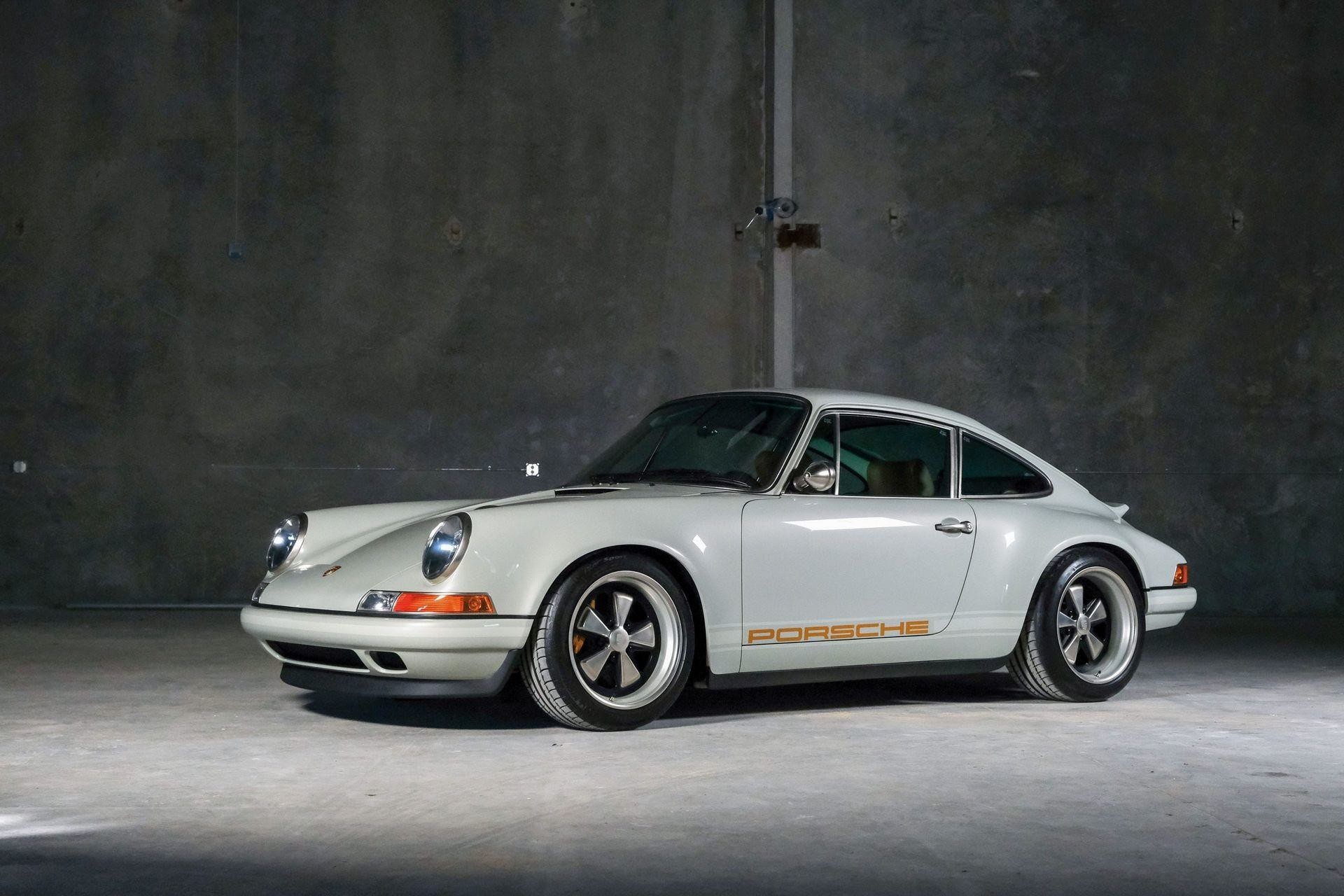 Великолепно отреставрированный Porsche 911 1989 года