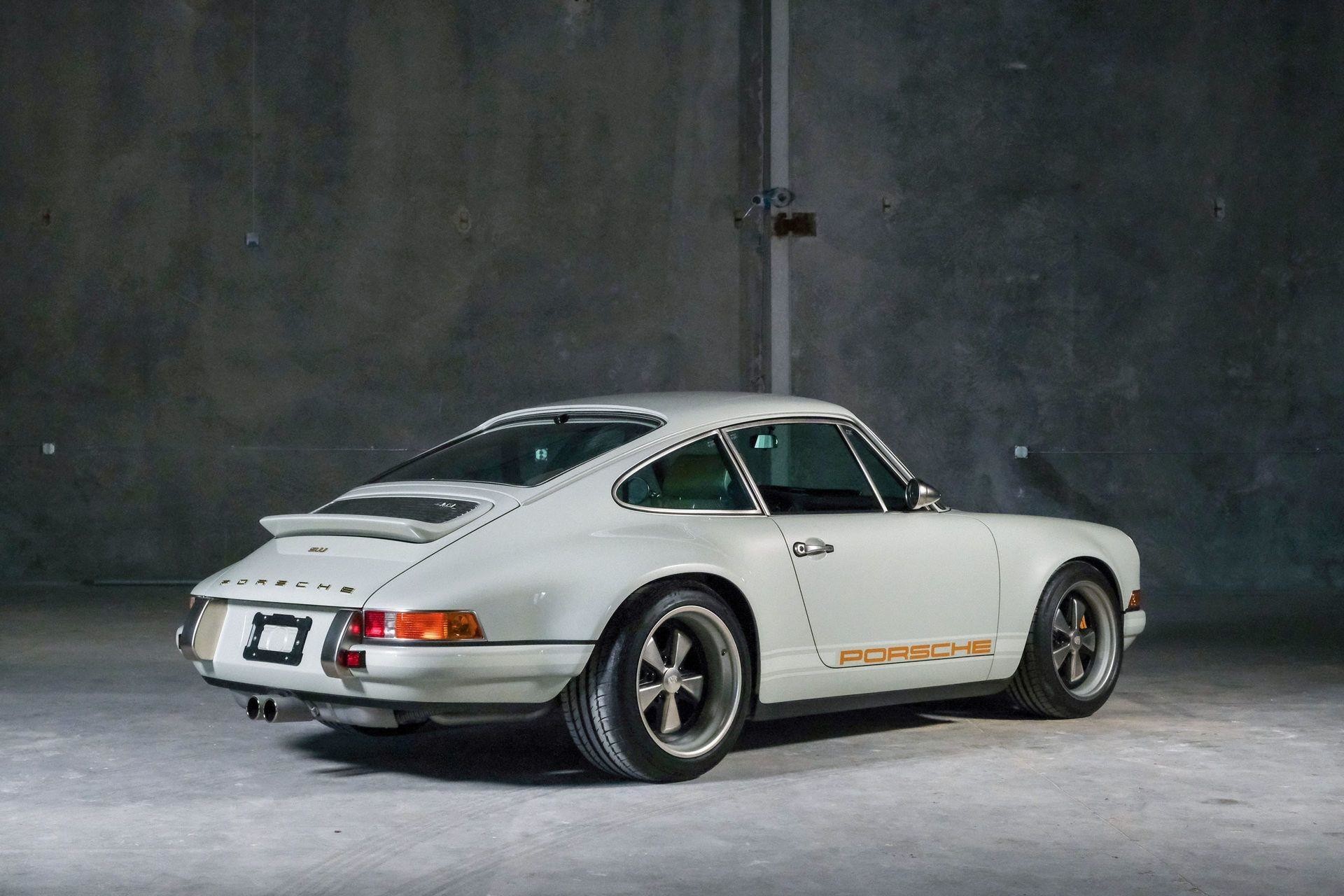 Великолепно отреставрированный Porsche 911 1989 года