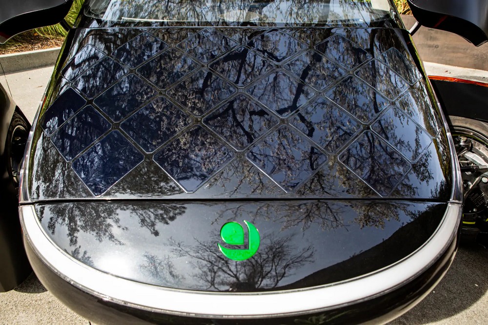 Первый серийный автомобиль на солнечной энергии от Aptera Motors