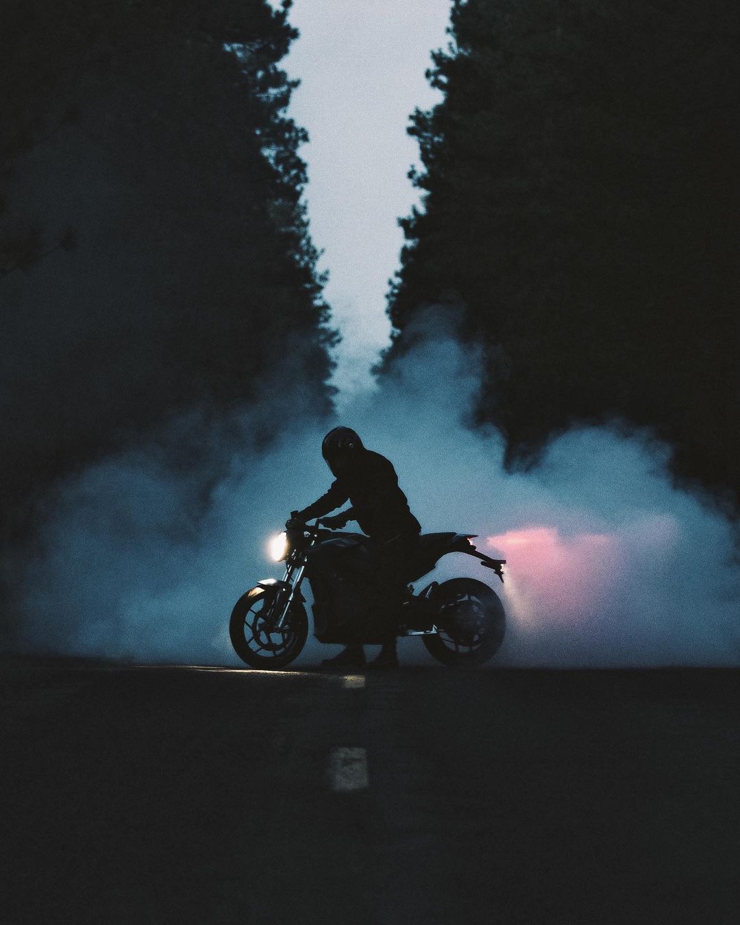 Динамичные снимки автомобилей и мотоциклов от Аарона Бримхолла