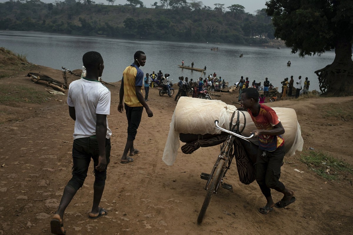 Тысячи людей бегут от повстанцев в Центральноафриканской Республике