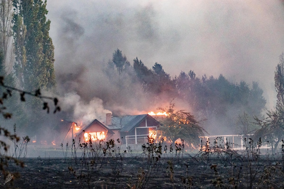 Лесные пожары уничтожили сотни домов в Аргентине