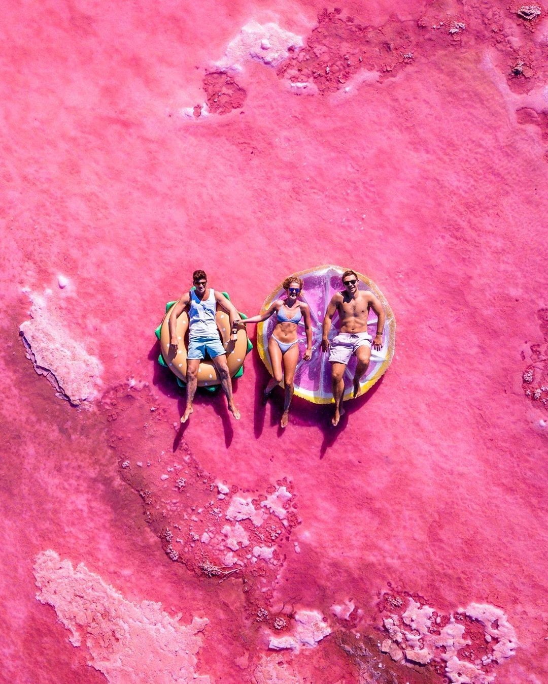 Лагуна Хатт с розовой водой на западном побережье Австралии