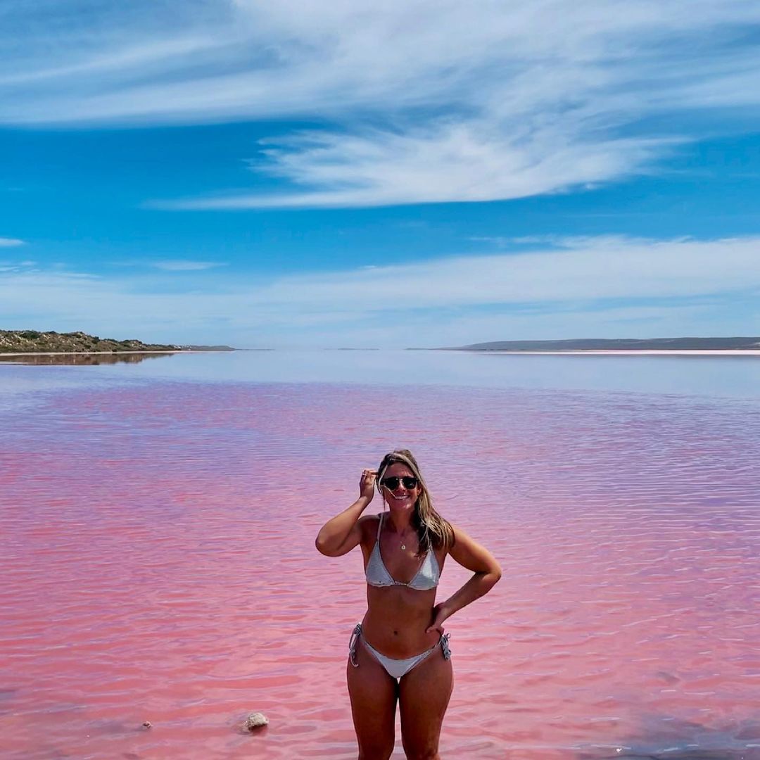 Лагуна Хатт с розовой водой на западном побережье Австралии