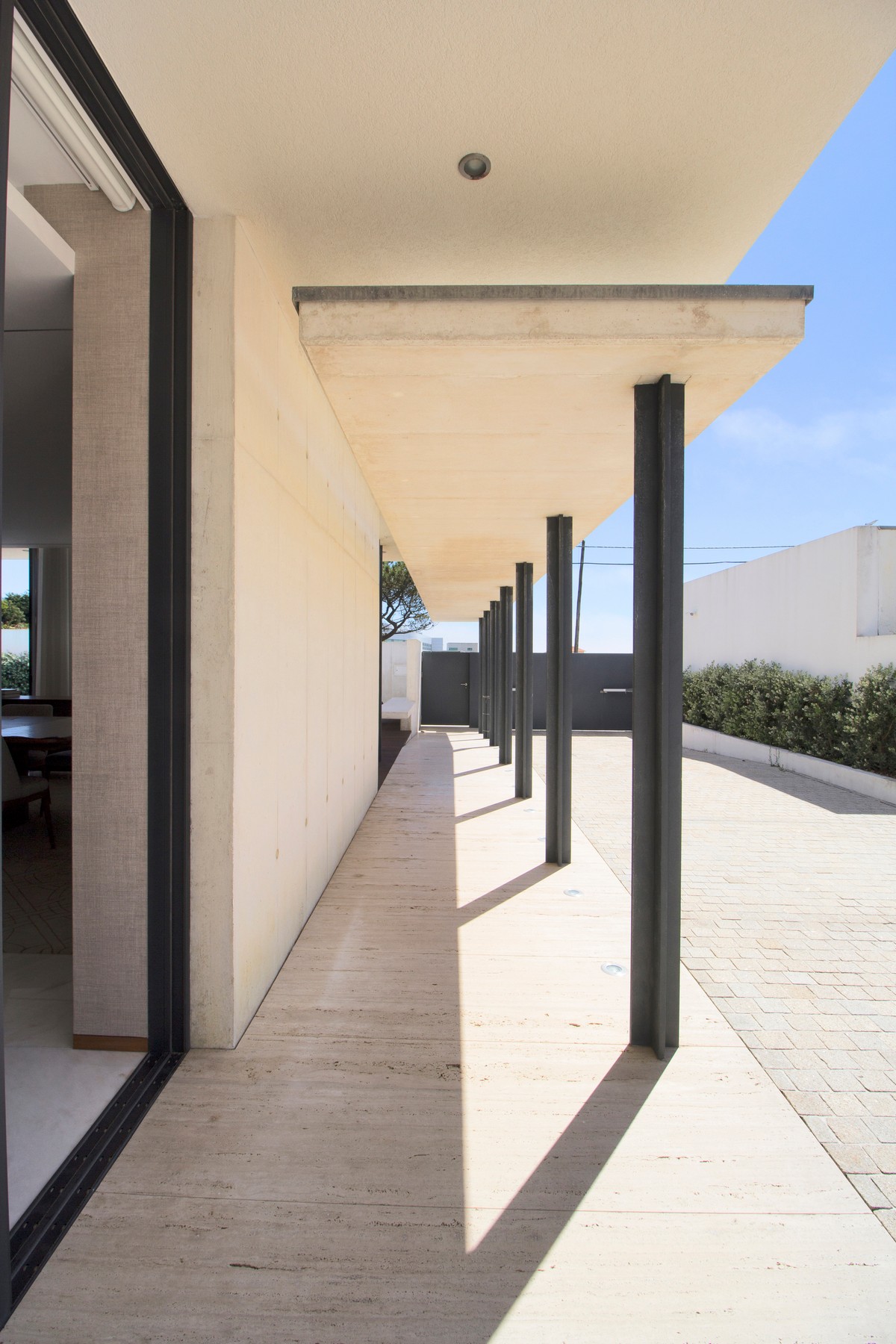 Современный дом с выразительным дизайном в Португалии