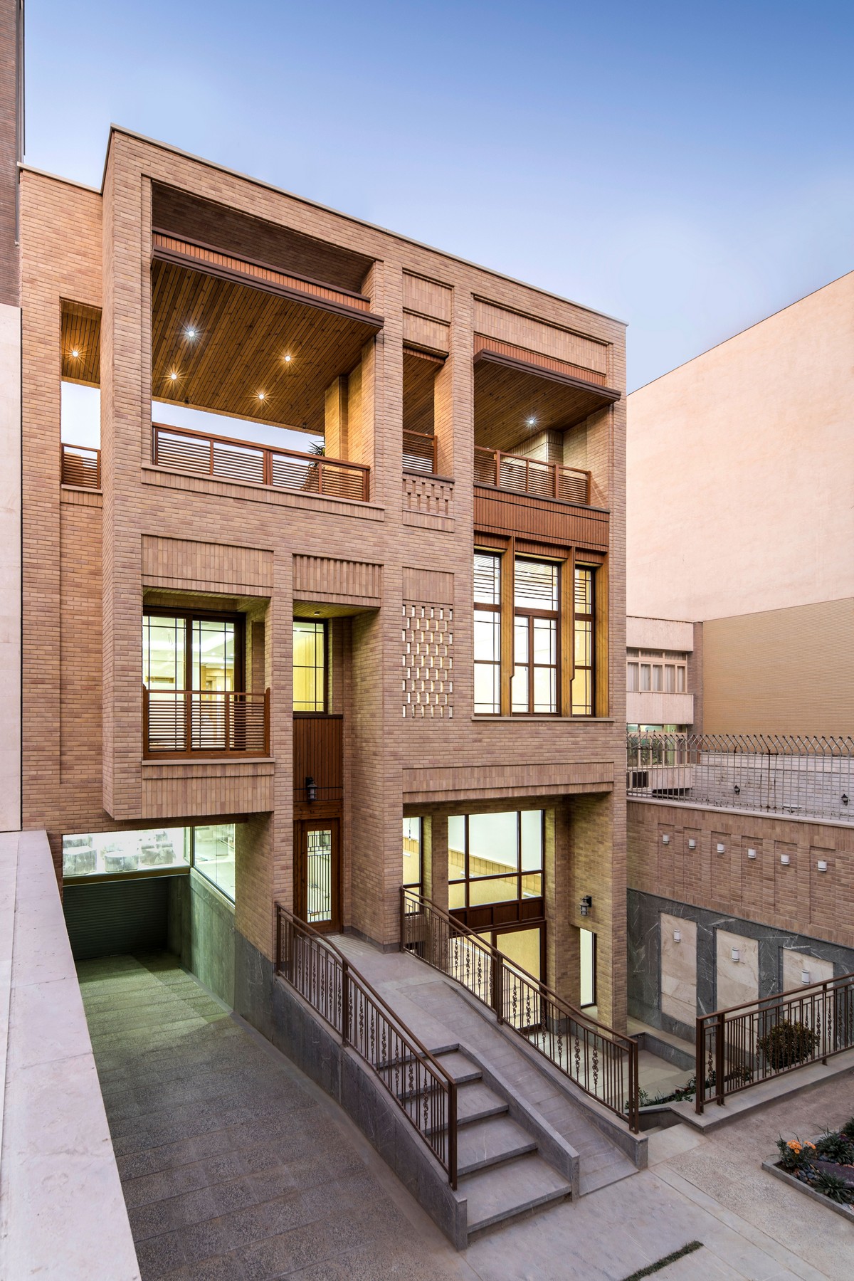 Четырехуровневый дом с современным дизайном в Иране