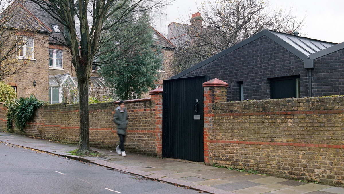 Компактный кирпичный дом в западной части Лондона