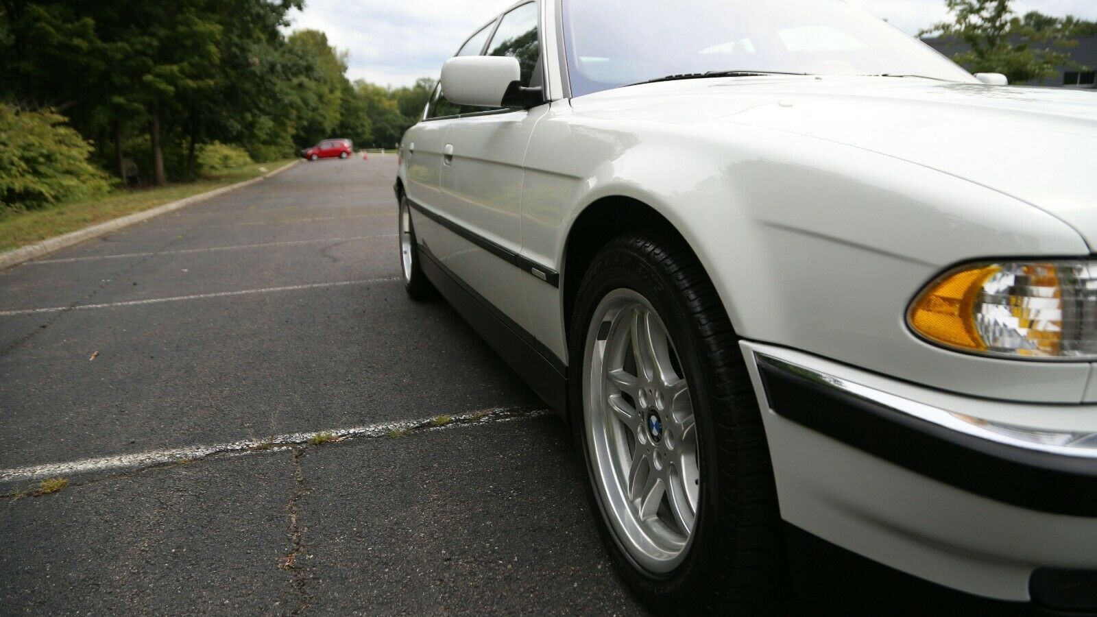 Удлиненная BMW 7-й серии 2000 года в безупречном состоянии