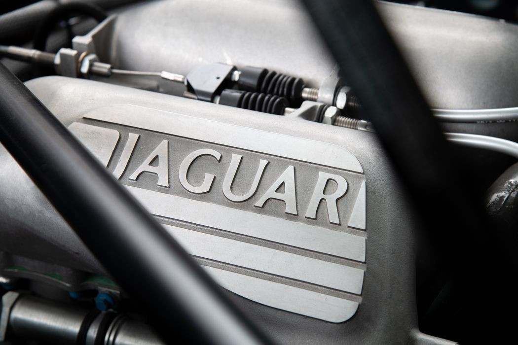 Jaguar XJ220 со сверхмалым пробегом