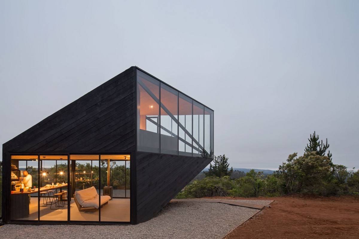 Стильный дом с угловым консольным этажом в Чили
