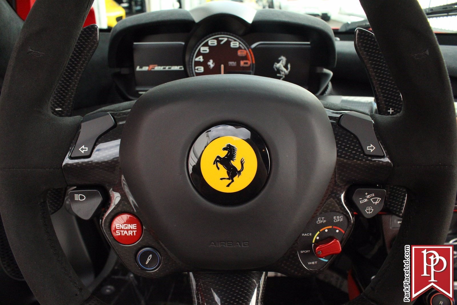 Ferrari LaFerrari 2014 года с минимальным пробегом