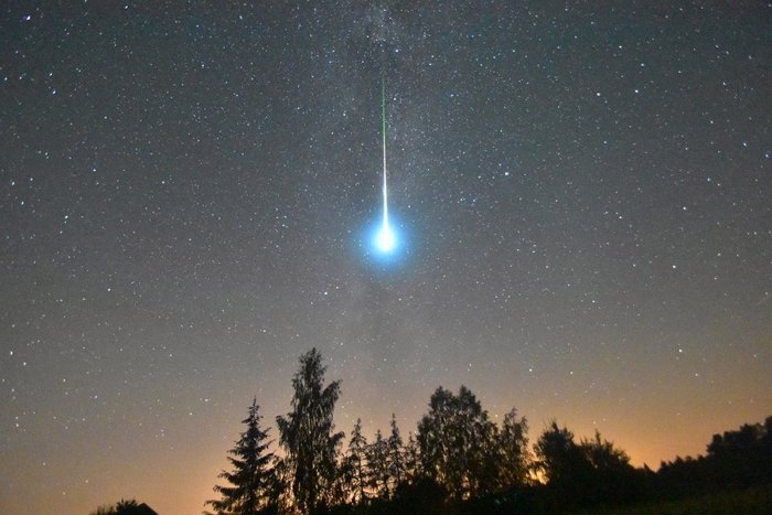 Чем метеор, суперболид, комета и астероид отличаются друг от друга?