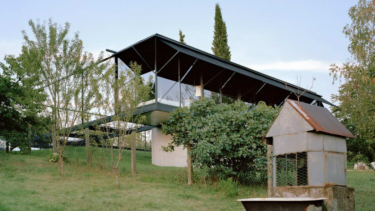 Стеклянный дом для отдыха в Сербии
