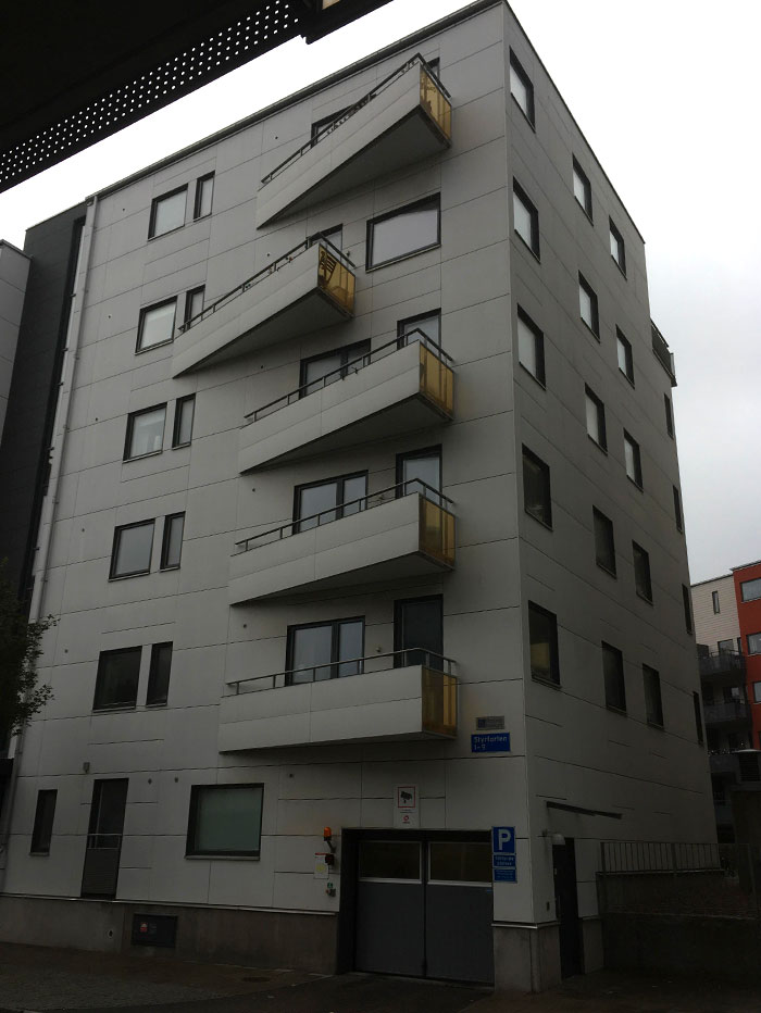 Подборка максимально странных балконов