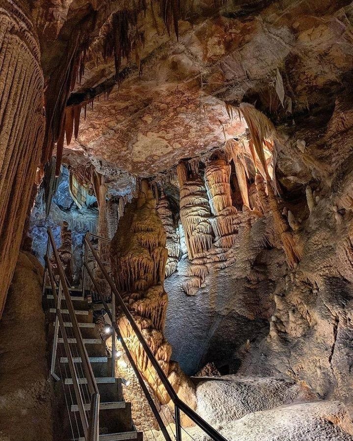 Австралийские пещеры и завораживающая лагуна с бирюзовой водой