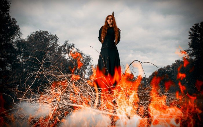 Почему в Средневековой Европе сжигали ведьм, а на Руси такого не было?