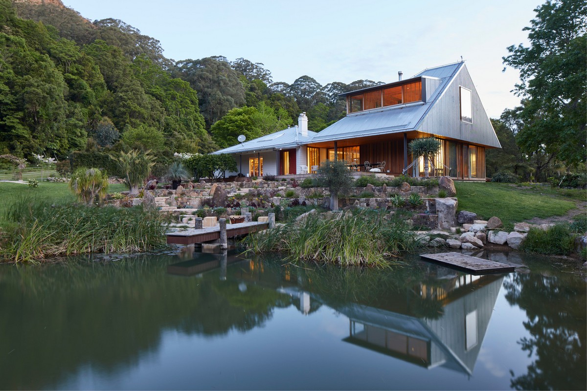Дом в окружении идиллического пейзажа в Австралии