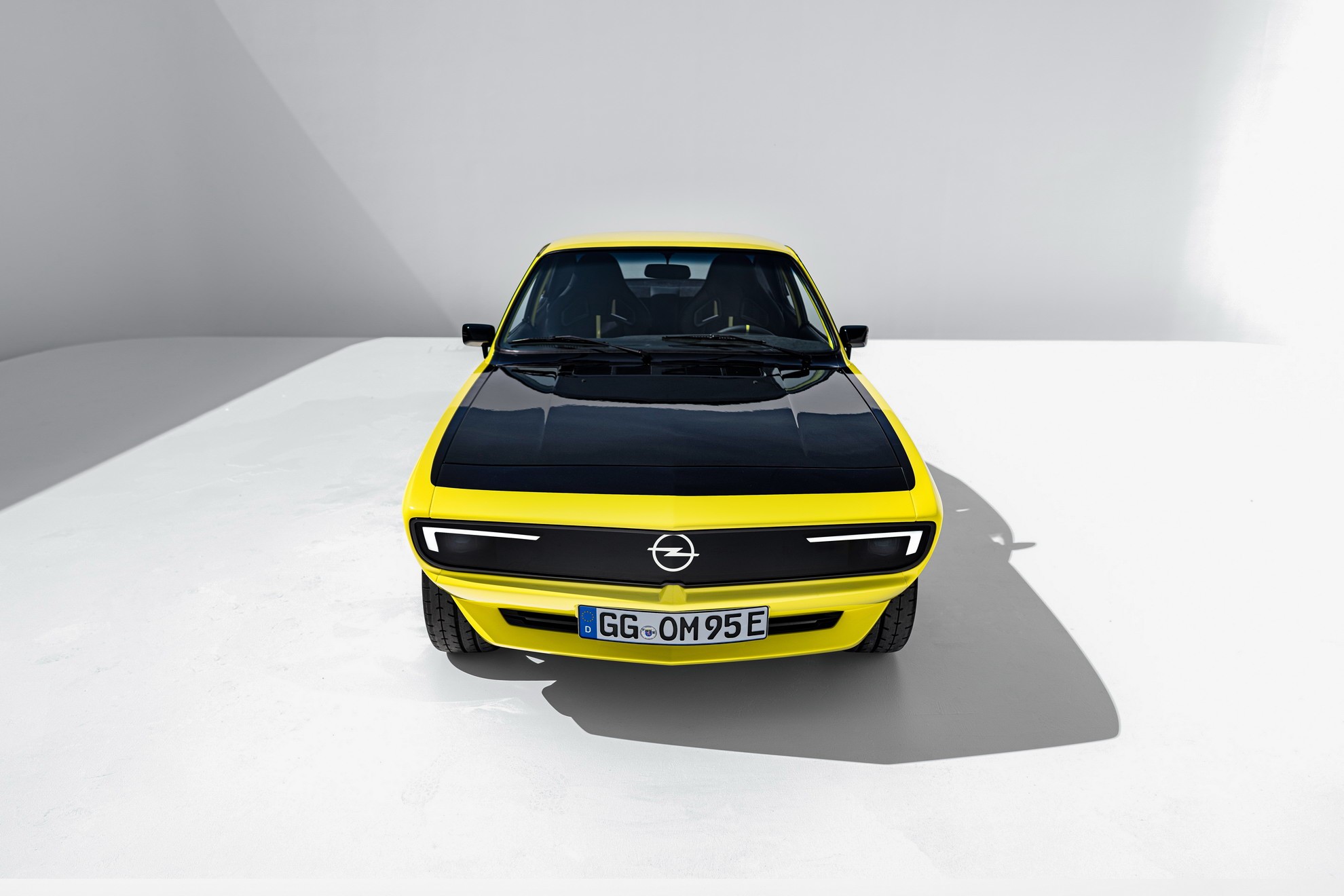 Manta GSe Elektromod — классический Opel стал электрическим