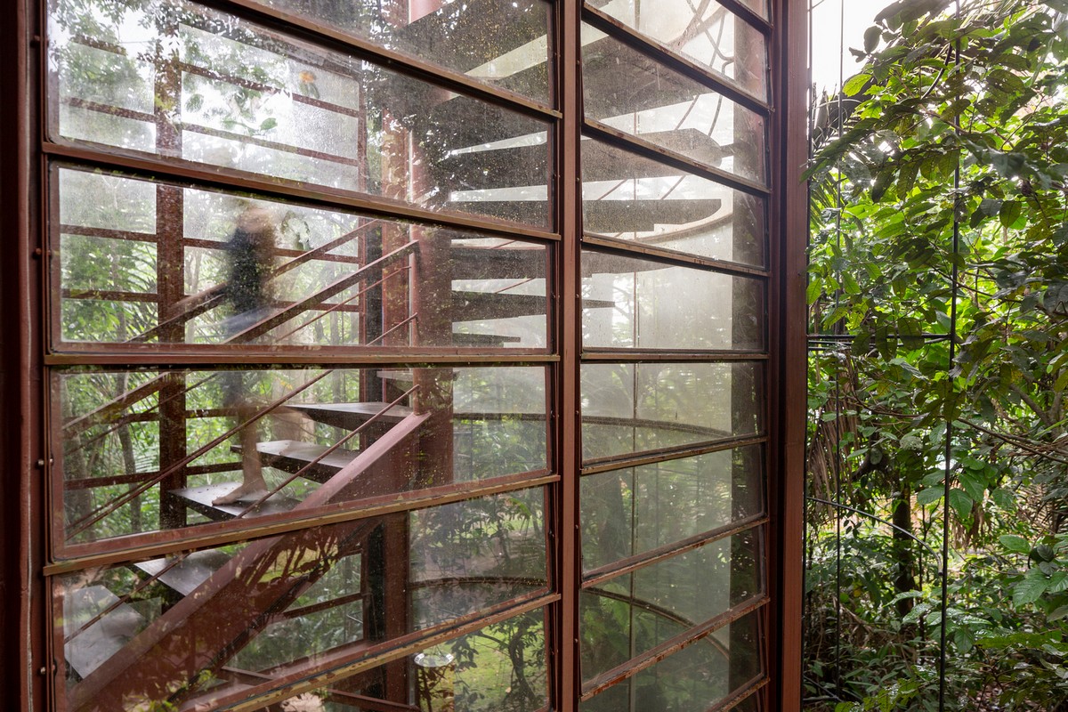 Дом в тропических лесах на северо-западе Бразилии
