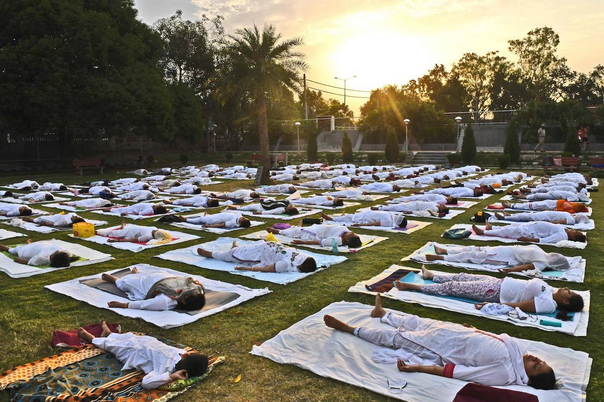 Кадры празднования Международного дня йоги по всему миру