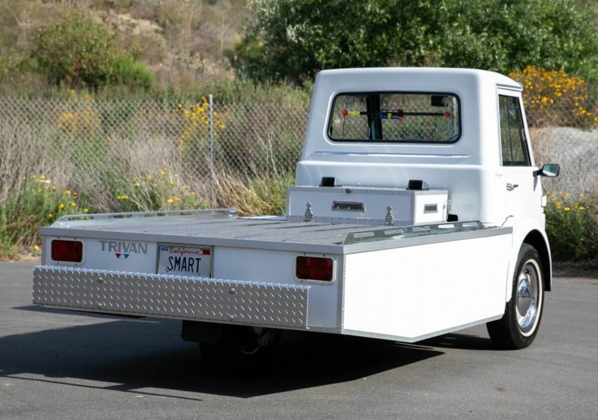 Странный американский грузовик Trivan на трёх колёсах