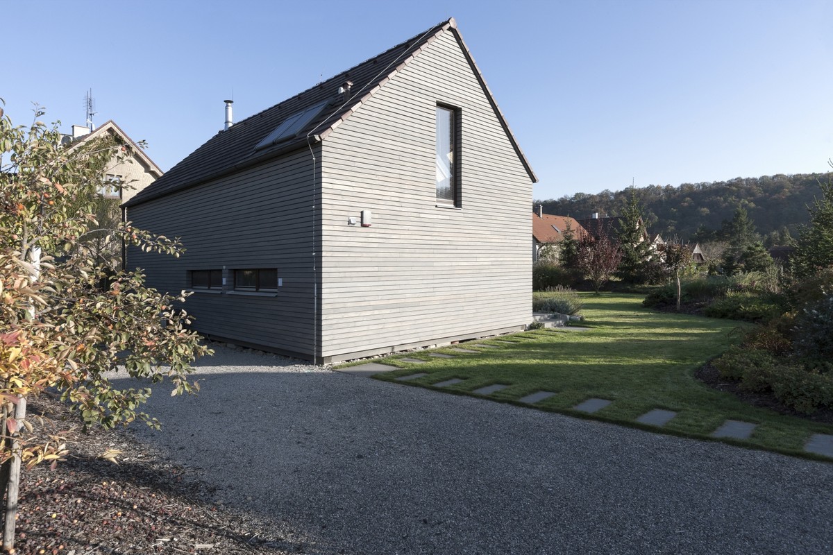 Простой семейный сельский дом в Чехии