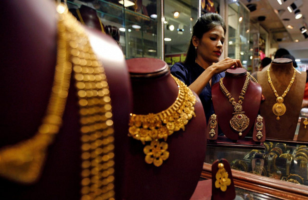 Почему на индийцах столько золота и с чем связан его желтый цвет